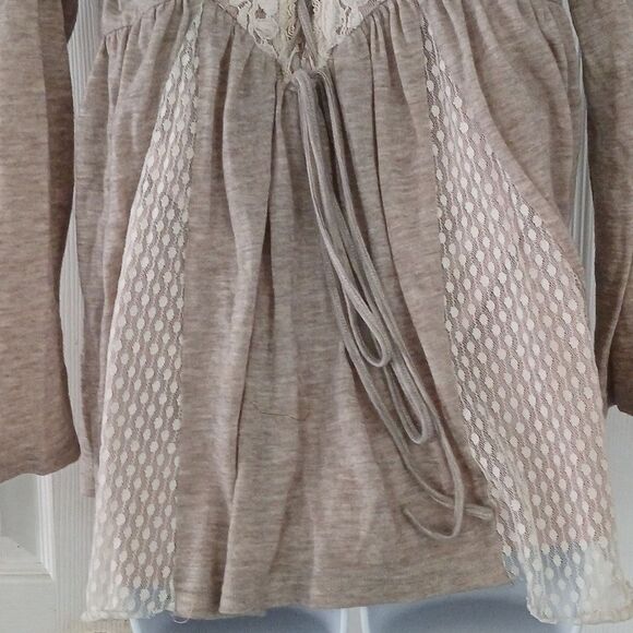 Altar'd State oatmeal color long sleeve pleated blouse Sz M EUC - Picture 5 of 7